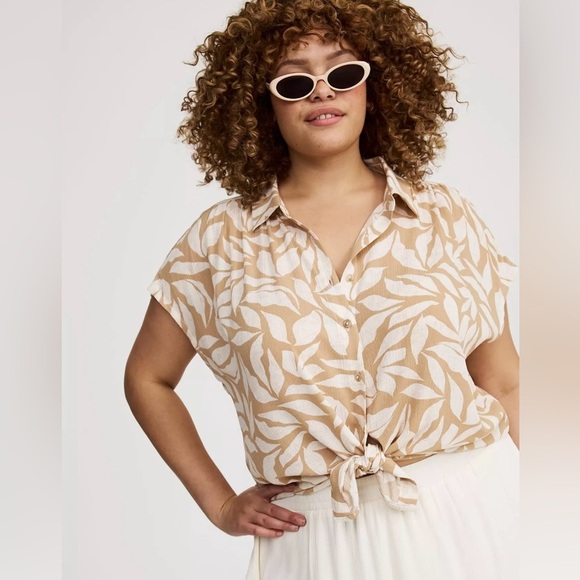 torrid Tops - NWT Torrid Crinkle Gauze Dolman Top in tan and white leaf print Size 1X